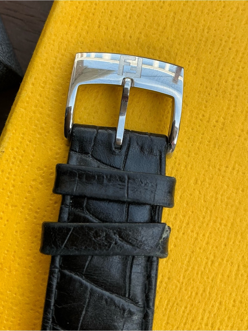 Authentic FENDI  DRESS watch 🔥🔥 - Picture 12 of 16